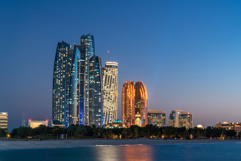 阿布扎比滨海夜景图片