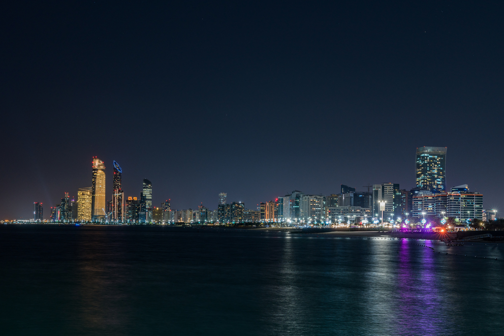 阿布扎比滨海夜景