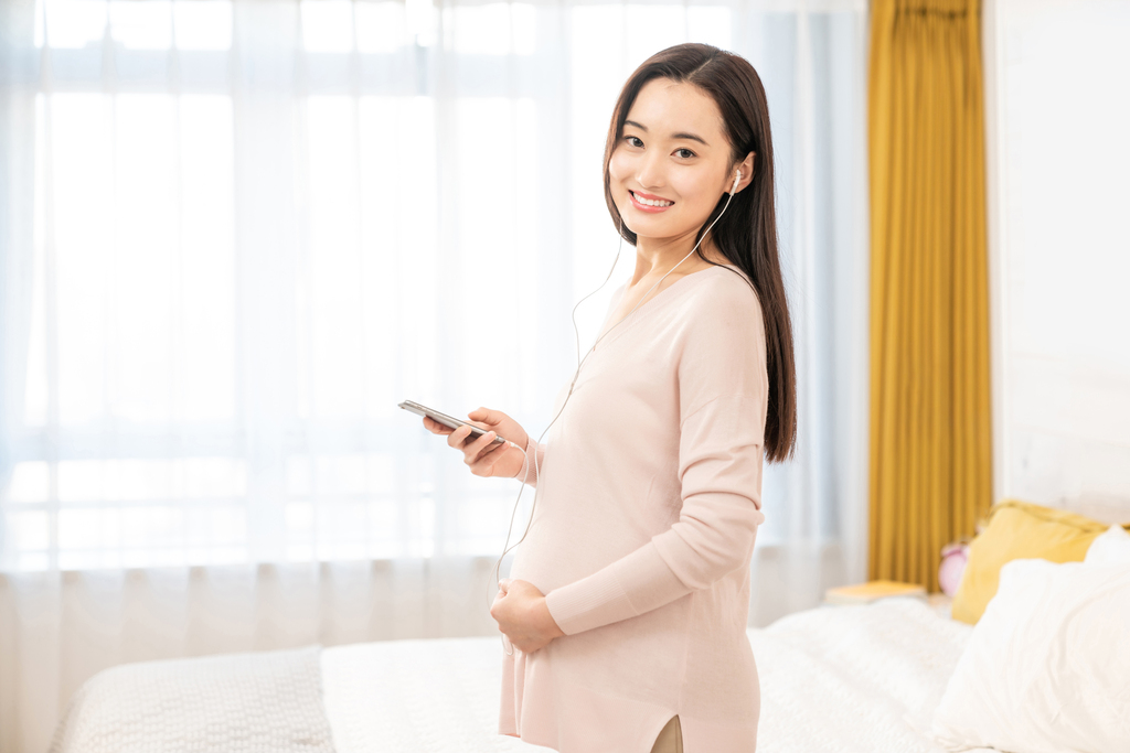 孕妇的家庭生活图片
