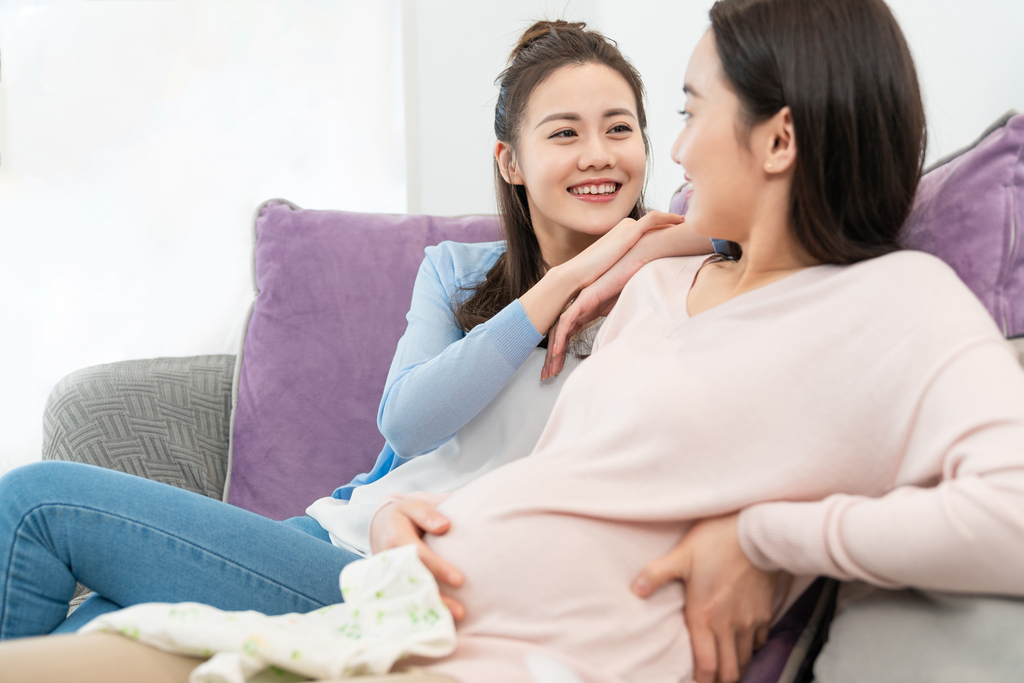 孕妇的家庭生活图片
