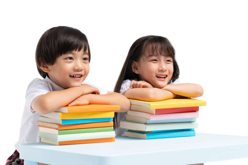 小男孩和小女孩在学习图片