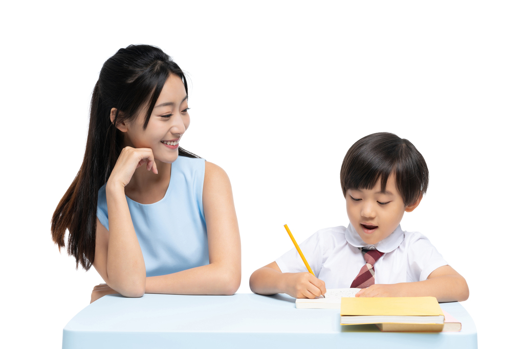 年轻女老师辅导小男孩学习图片