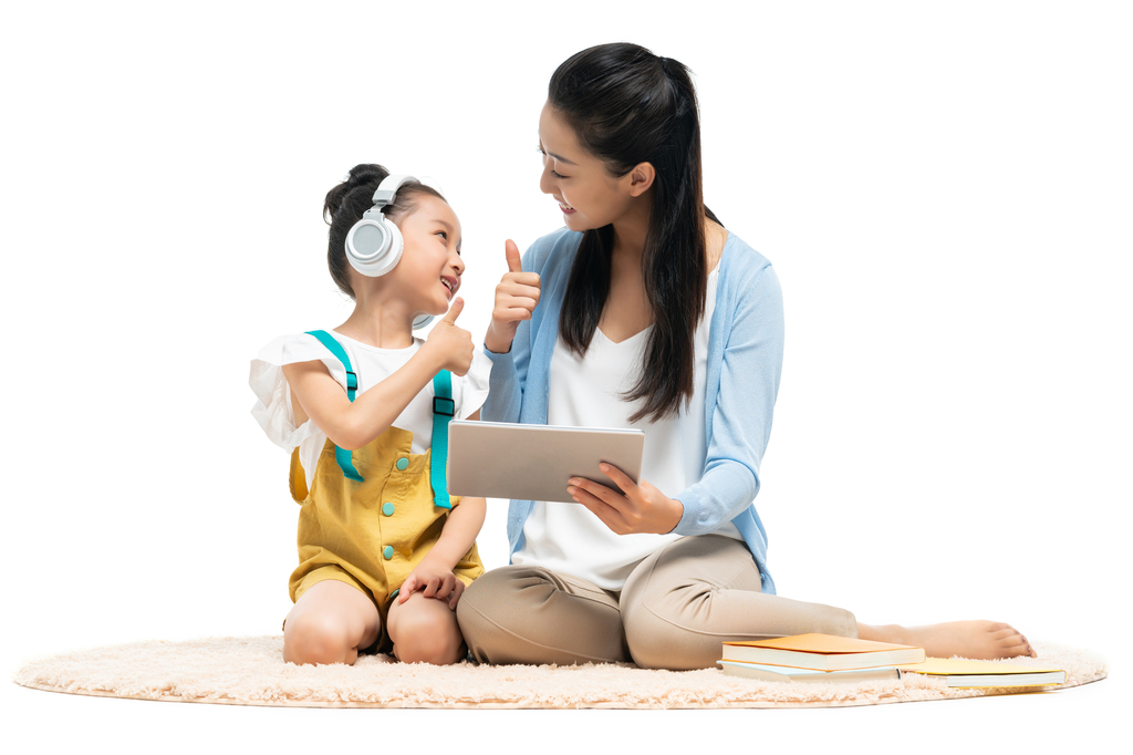 年轻女老师辅导学生学习图片