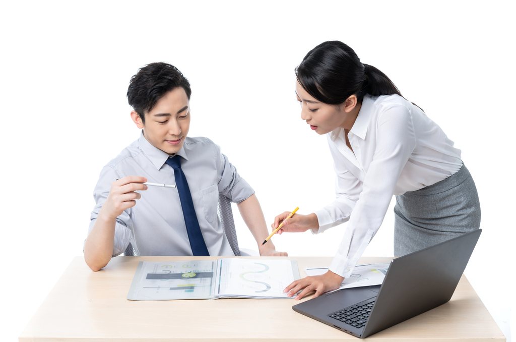年轻商务人士办公