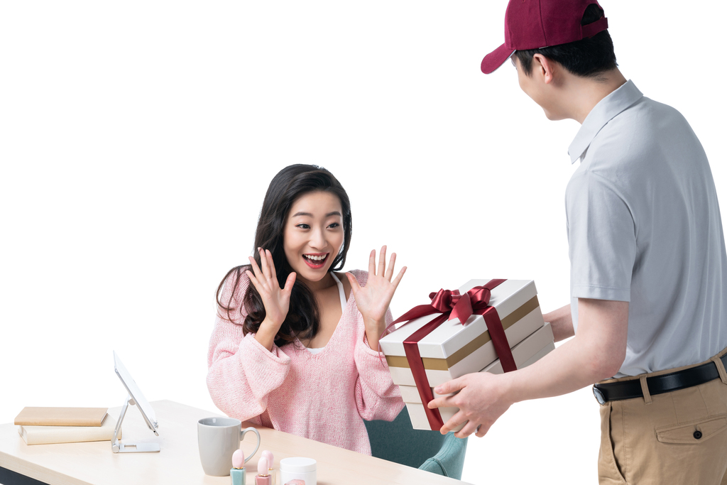 年轻女子签收礼物图片