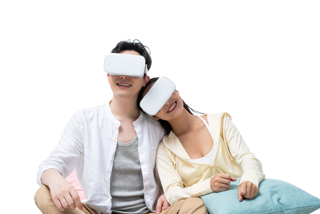 年轻情侣在家看VR电影