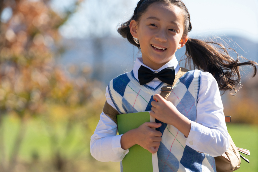 可爱的小学生图片