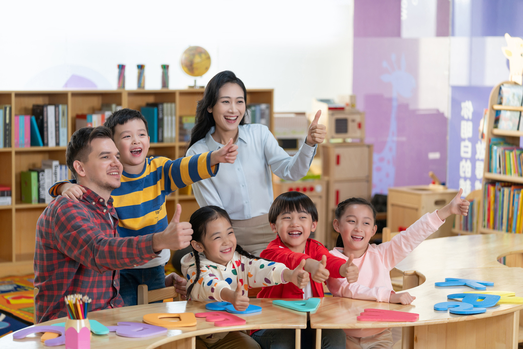 老师和学生在一起图片