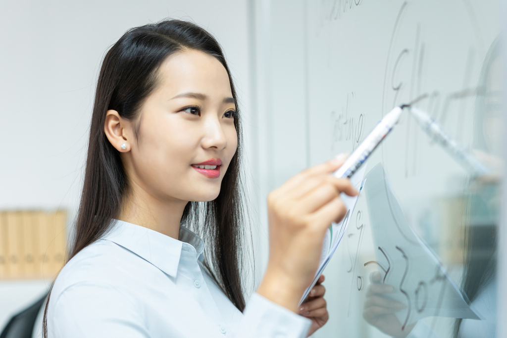 年轻商务女士
