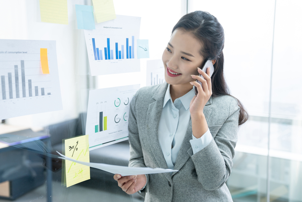 年轻商务女士