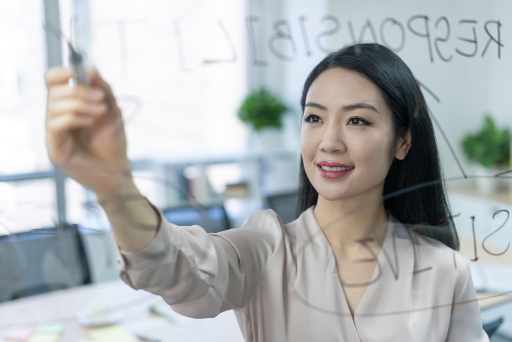 年轻商务女士