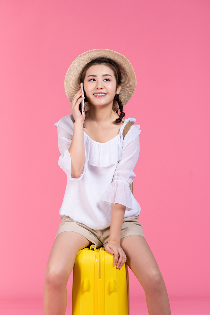 棚拍夏日造型年轻女子