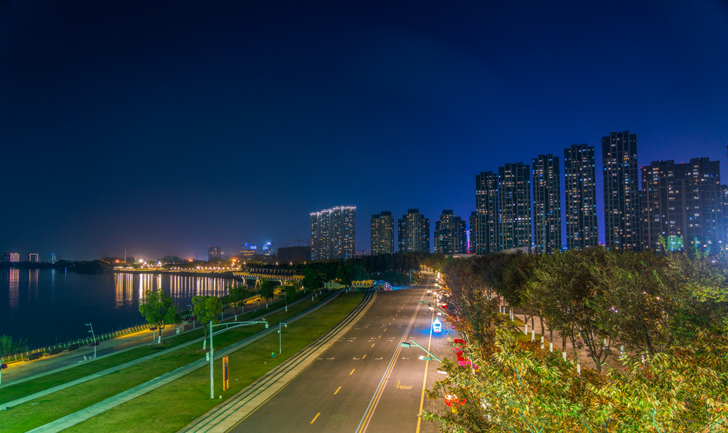 南京国际青年文化中心夜景图片