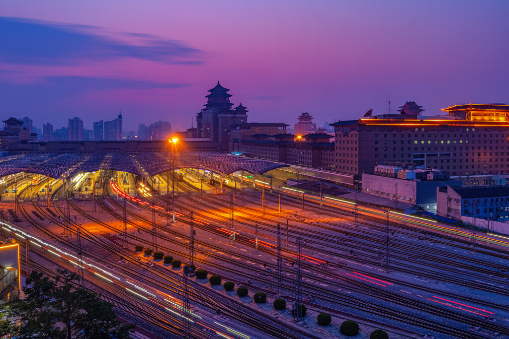 北京西客站夜景图片