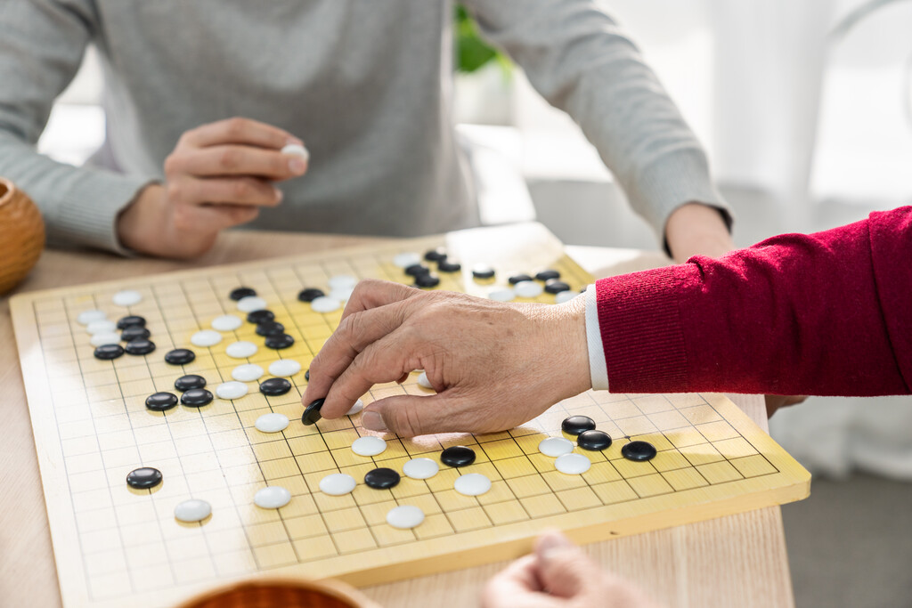 快乐的父子下围棋