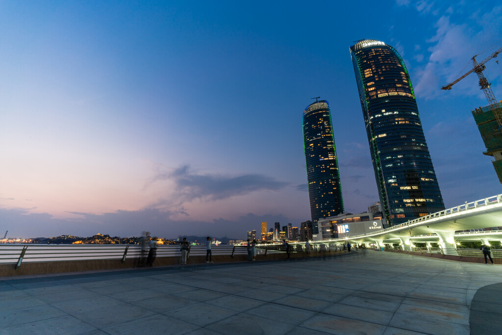 厦门世茂海峡大厦夜景图片