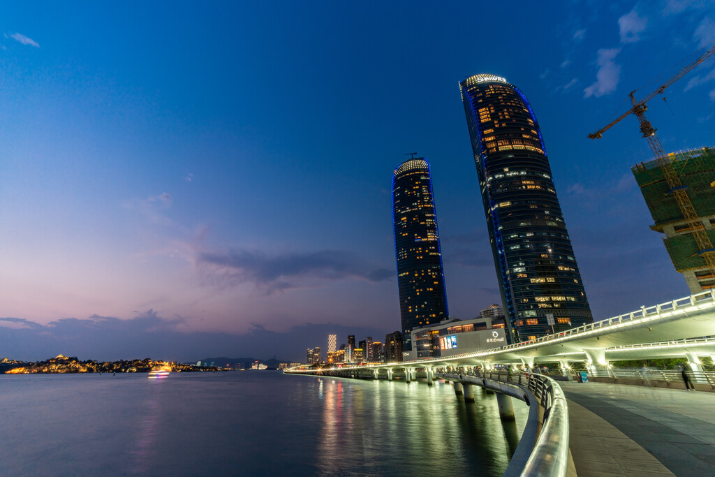 厦门世茂海峡大厦夜景图片