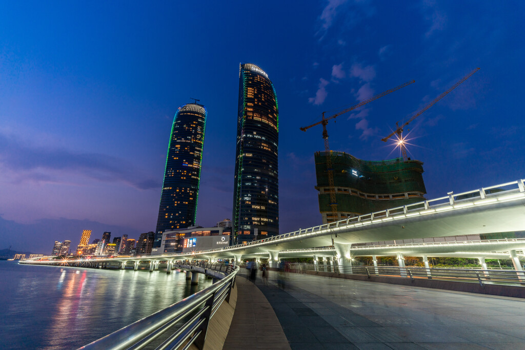 厦门世茂海峡大厦夜景图片