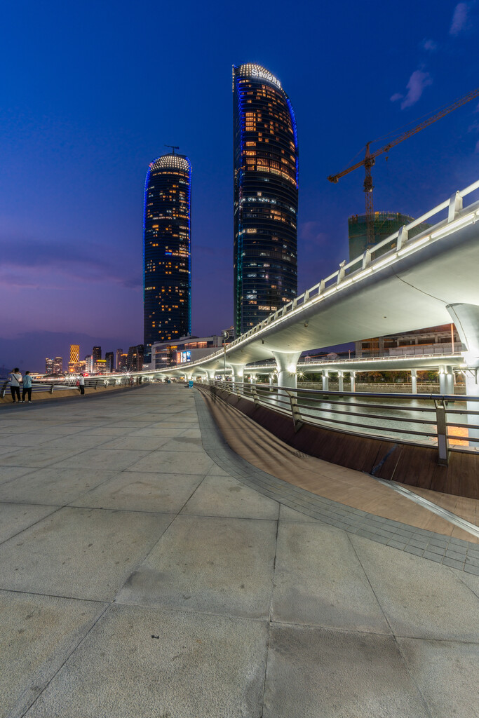 厦门世茂海峡大厦夜景图片