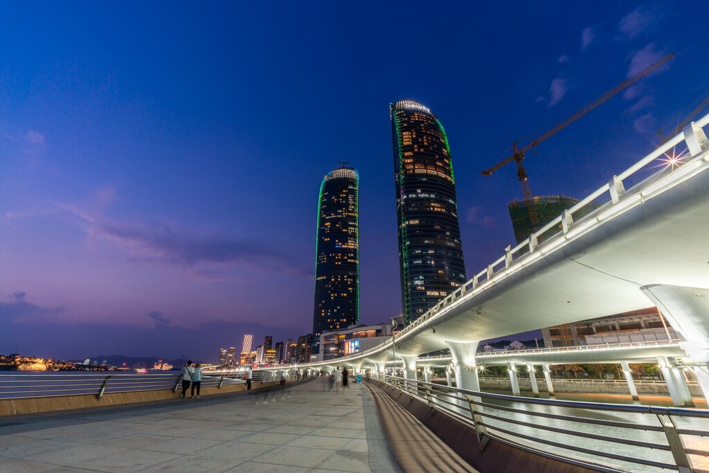 厦门世茂海峡大厦夜景图片