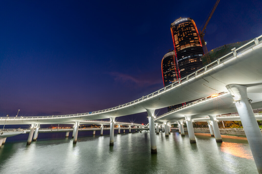 厦门世茂海峡大厦夜景图片