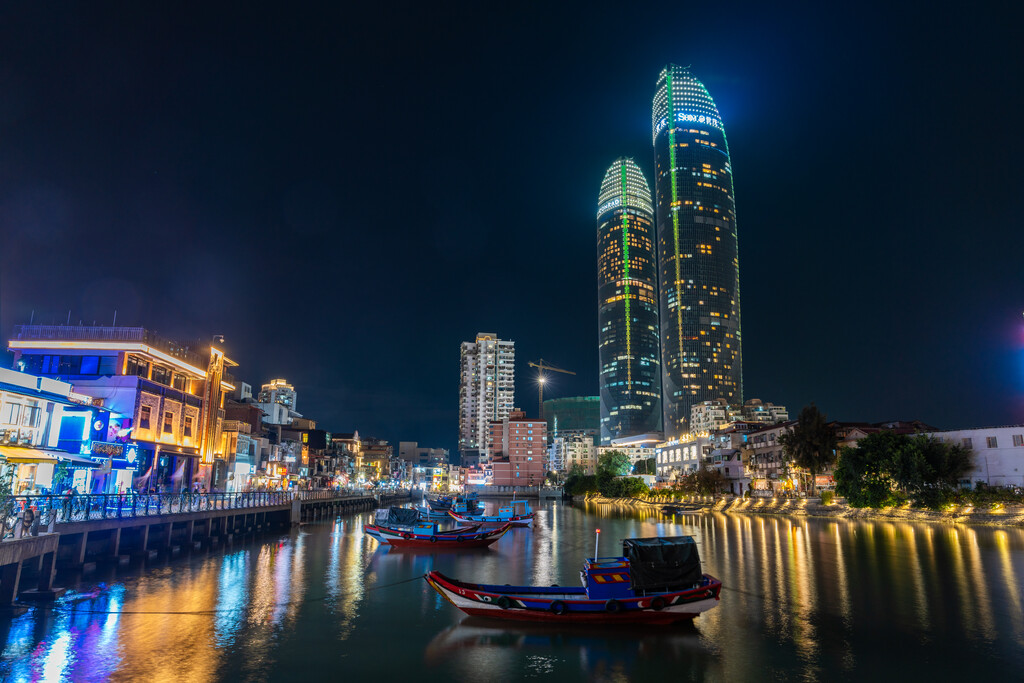 厦门世茂海峡大厦夜景图片