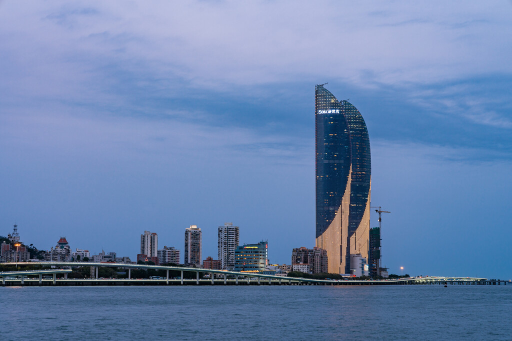 厦门世茂海峡大厦夜景图片