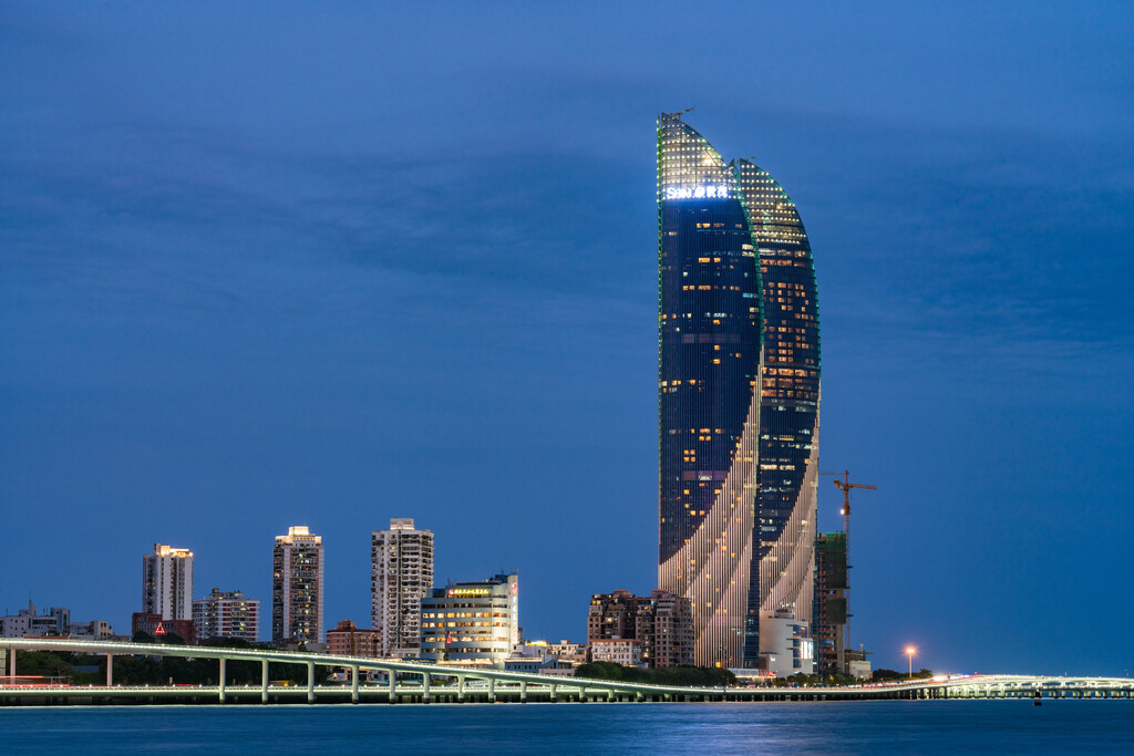 厦门世茂海峡大厦夜景图片