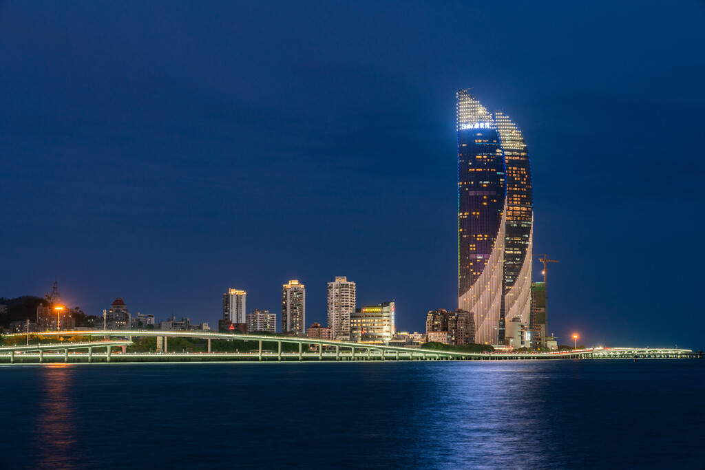 厦门世茂海峡大厦夜景图片