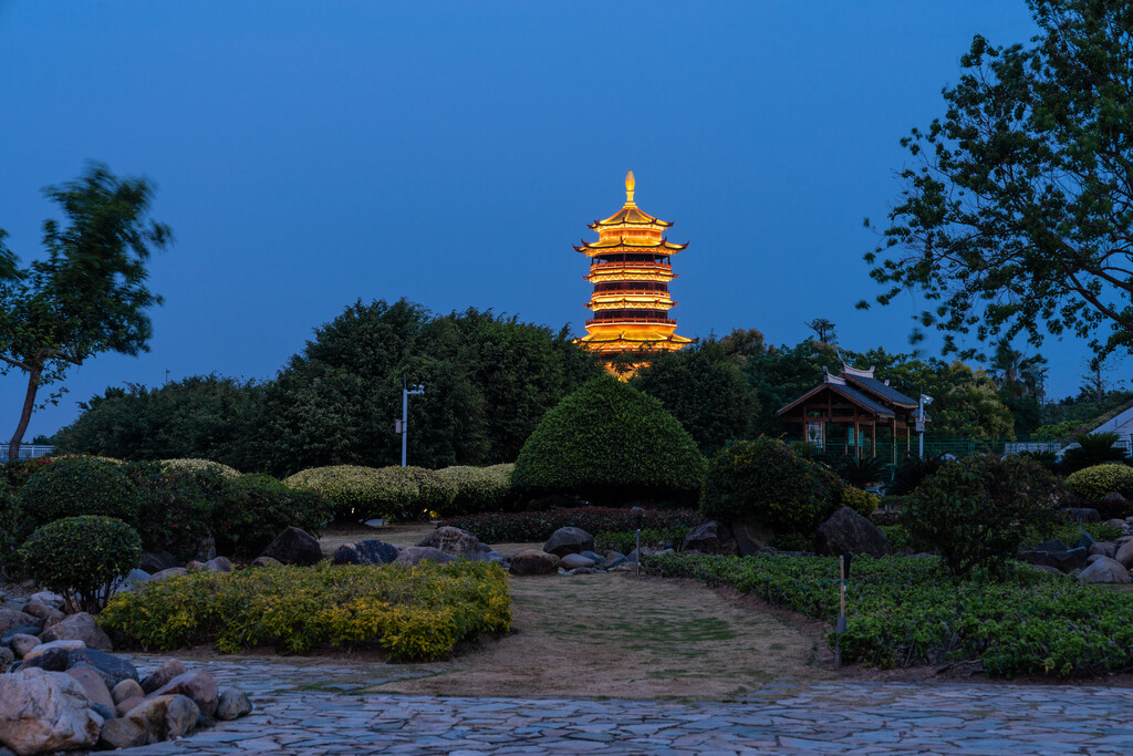 厦门市园博苑杏林阁夜景图片