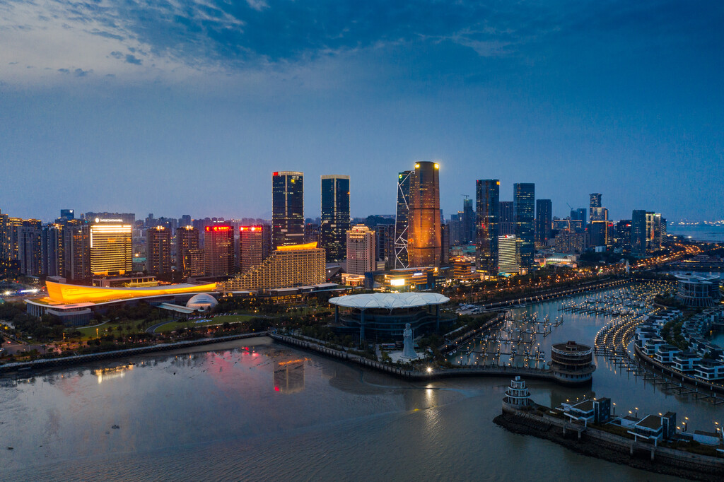 鸟瞰厦门城市夜景图片