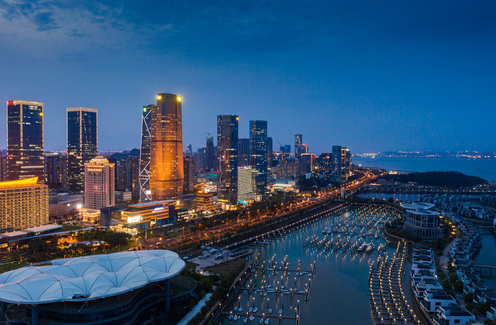 鸟瞰厦门城市夜景图片