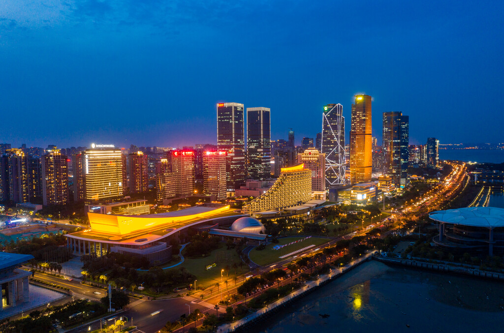 鸟瞰厦门城市夜景图片