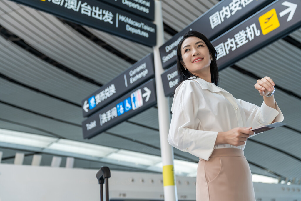 商务女士在机场图片