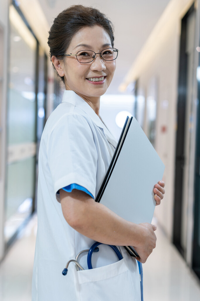 女医生在诊所