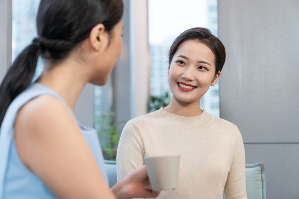 年轻女子的休闲时光