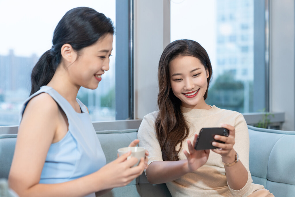 年轻女子的休闲时光