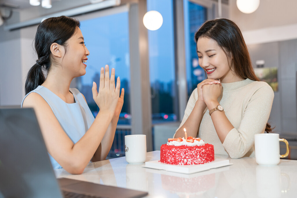 商务女子的休闲时光图片