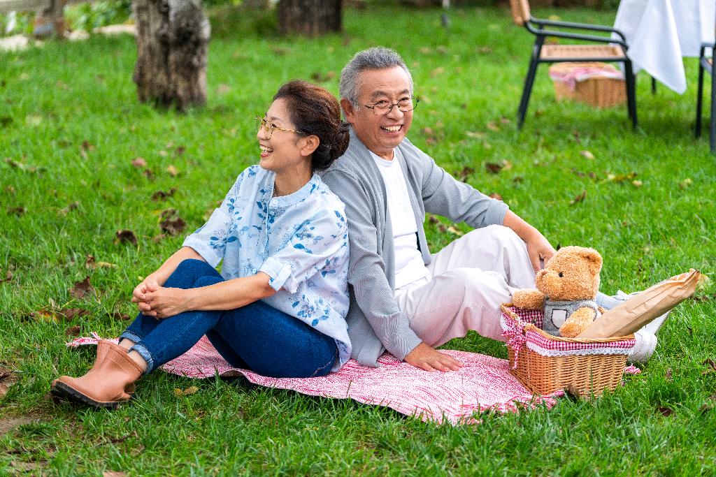 快乐的老年夫妻图片