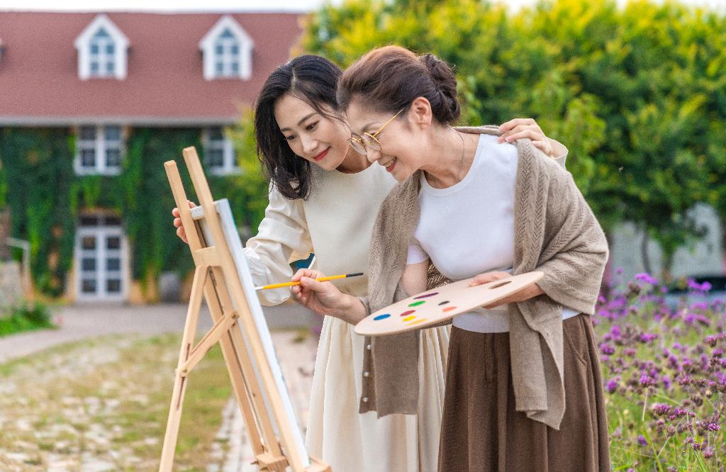 母女在画画图片