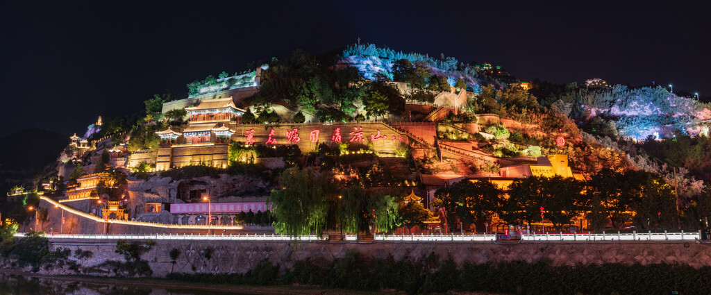 陕西省延安清凉山夜景图片