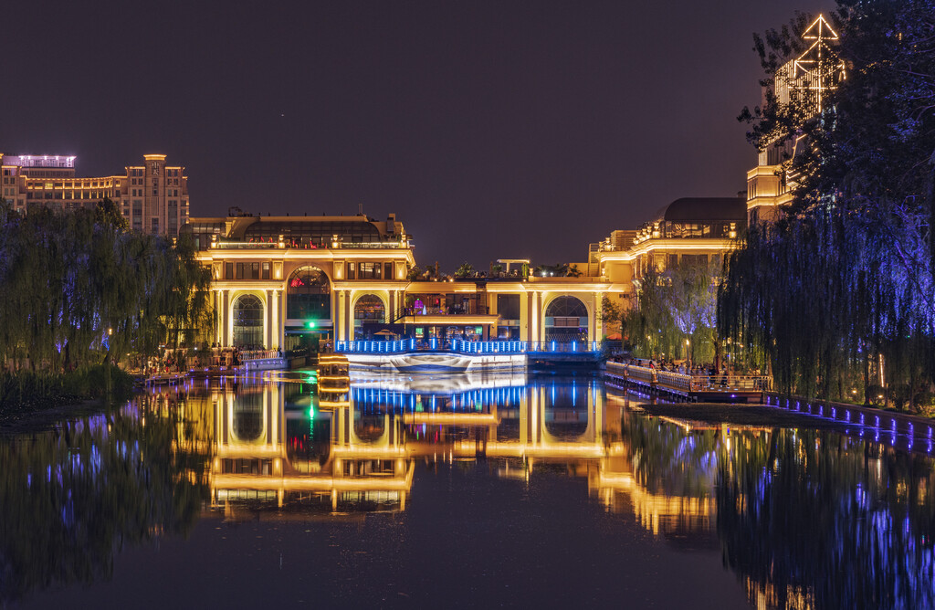 北京亮马桥游船码头夜景图片