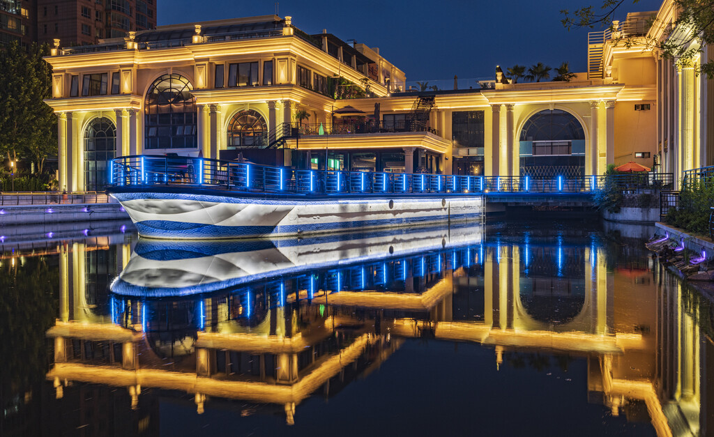 北京亮马桥游船码头夜景图片