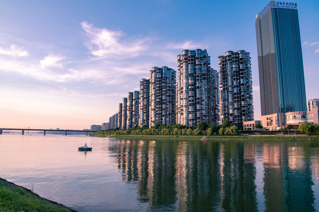 长沙滨江文化园湘江东岸建筑群风光图片