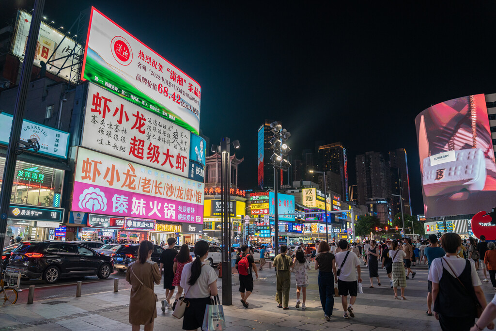 黄兴路步行街中心广场繁华夜景