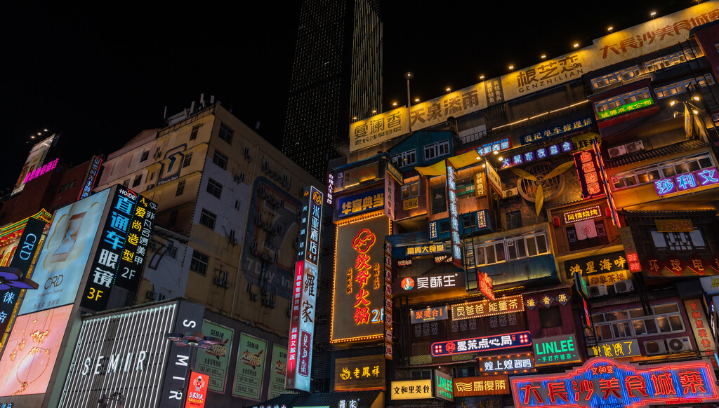 黄兴路步行街中心广场繁华夜景