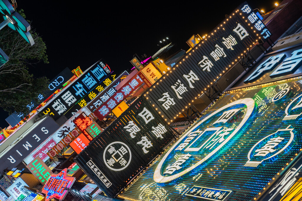 黄兴路步行街中心广场繁华夜景