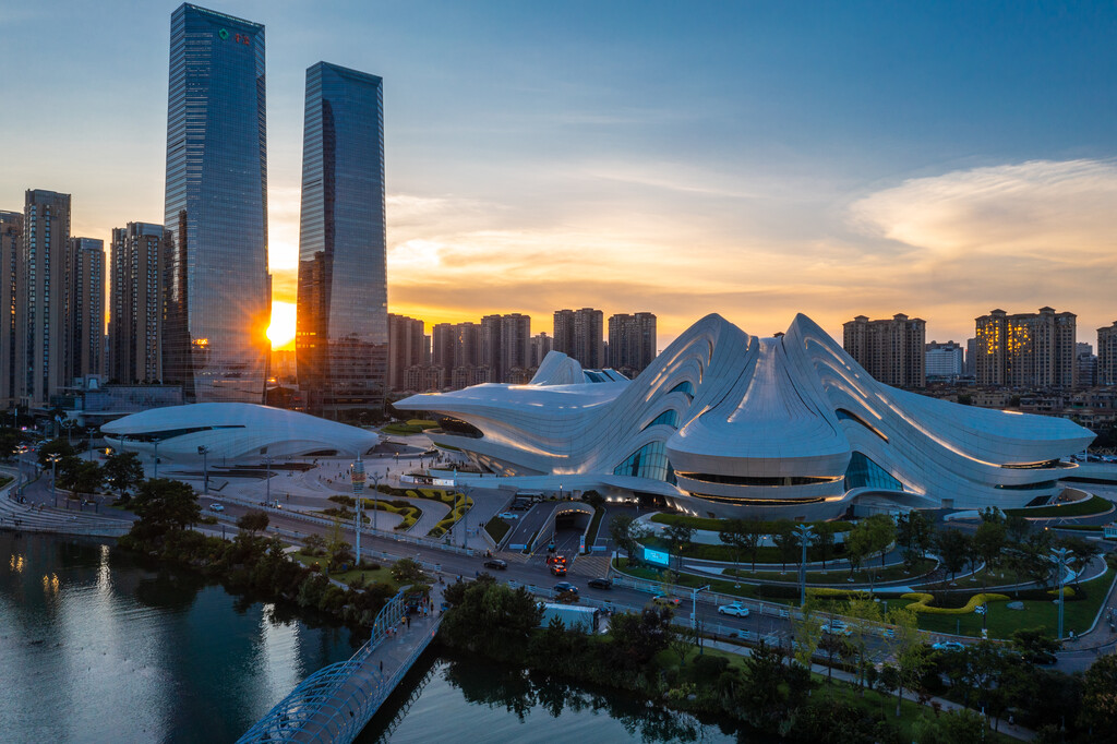 航拍湖南长沙梅溪湖公园夜景风光图片