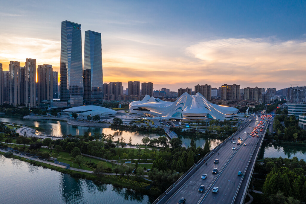 航拍湖南长沙梅溪湖公园夜景风光图片