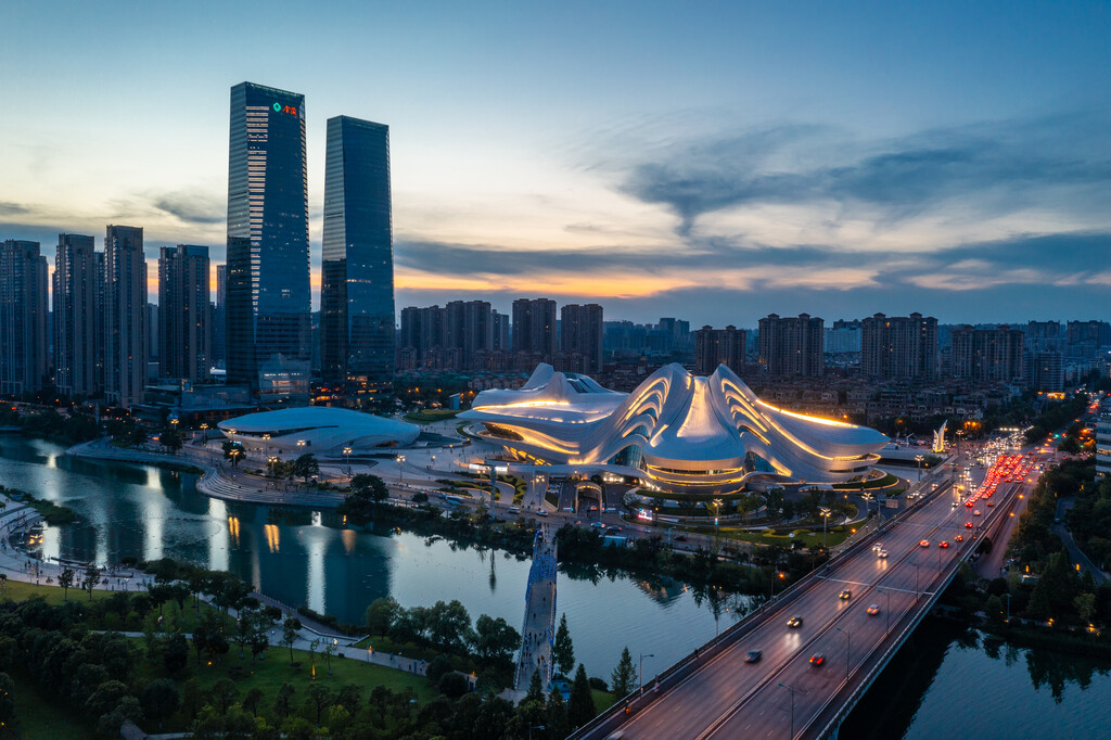 航拍湖南长沙梅溪湖公园夜景风光图片